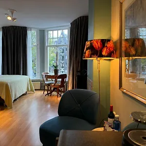 לינה וארוחת בוקר Decor Canal House